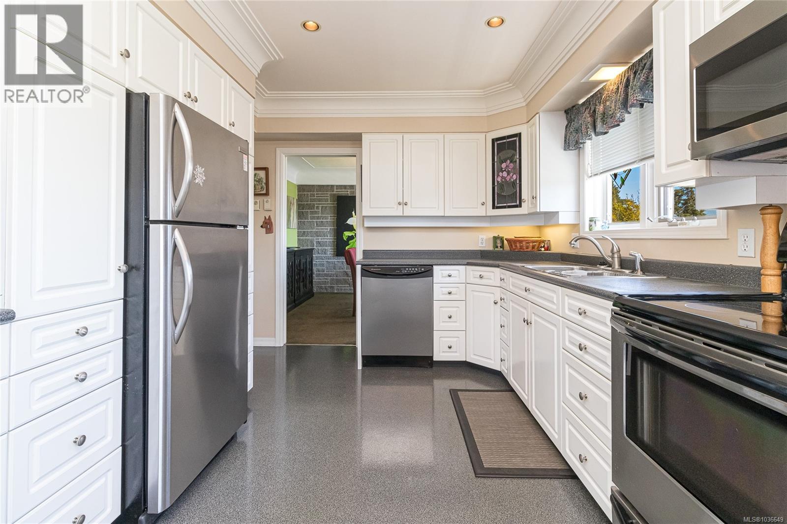  8705 Ebor Terrace, North Saanich