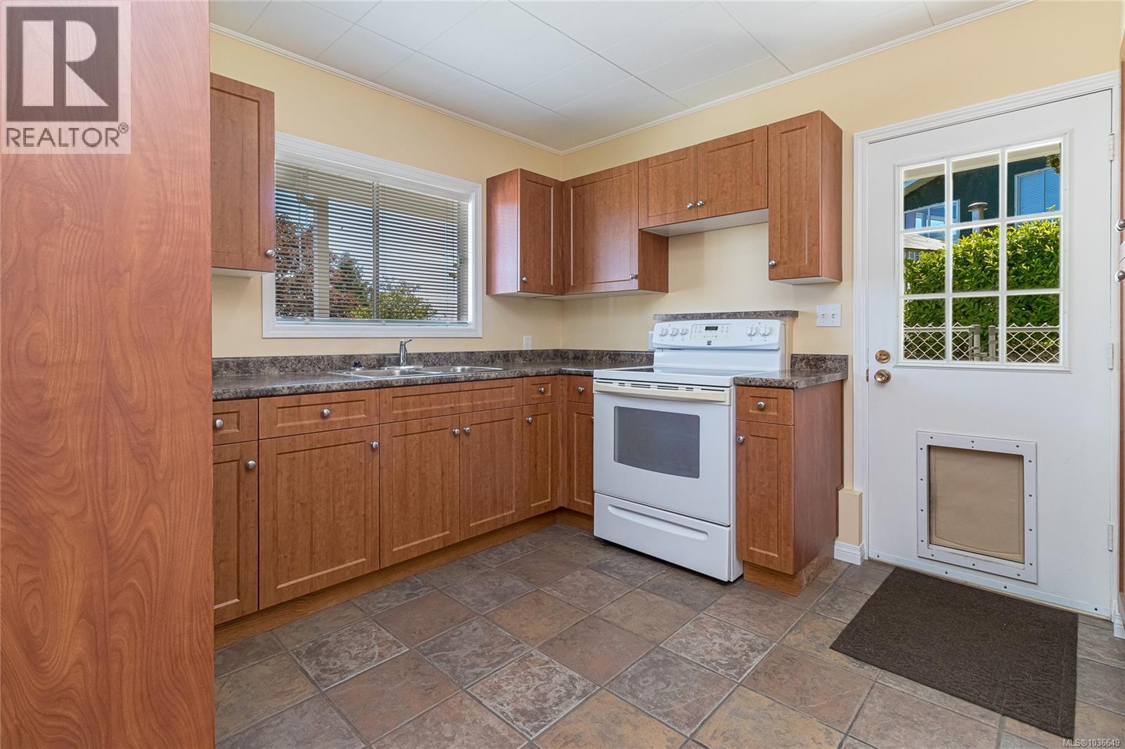  8705 Ebor Terrace, North Saanich