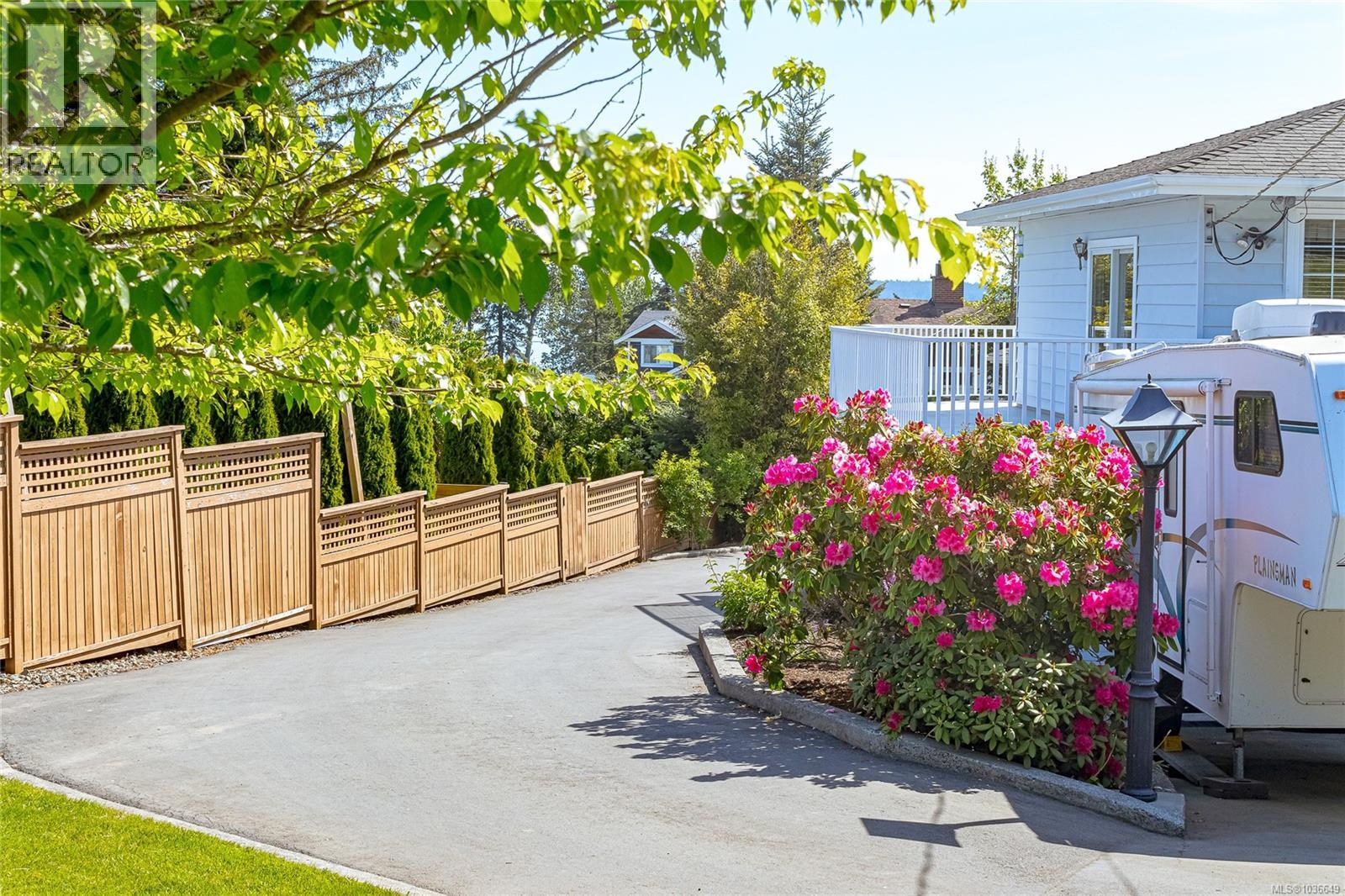  8705 Ebor Terrace, North Saanich