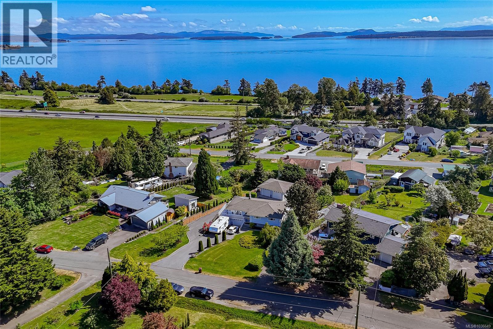  8705 Ebor Terrace, North Saanich