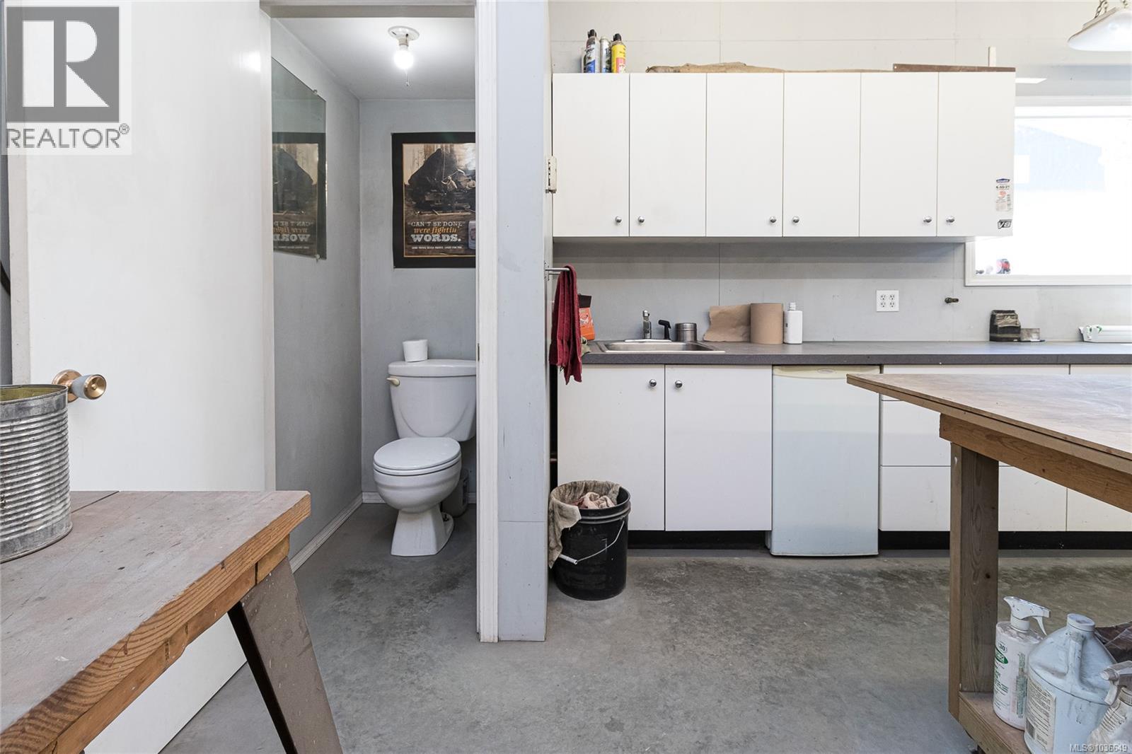  8705 Ebor Terrace, North Saanich