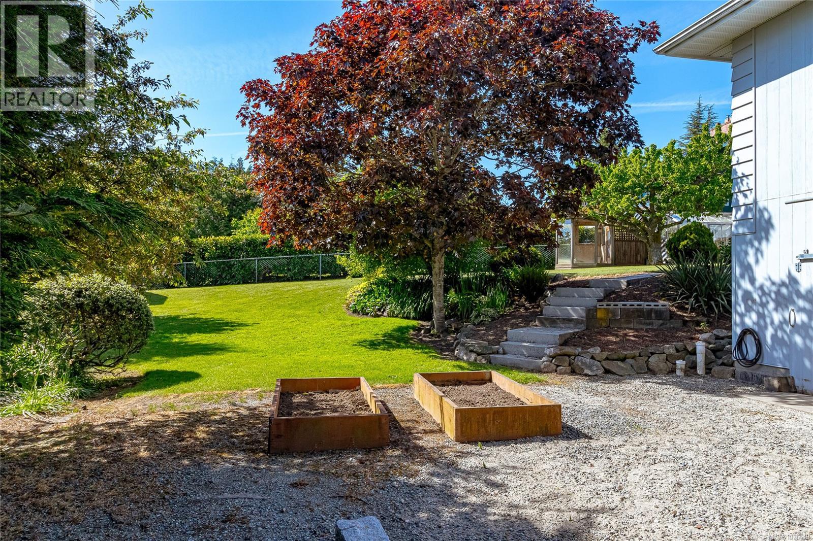  8705 Ebor Terrace, North Saanich