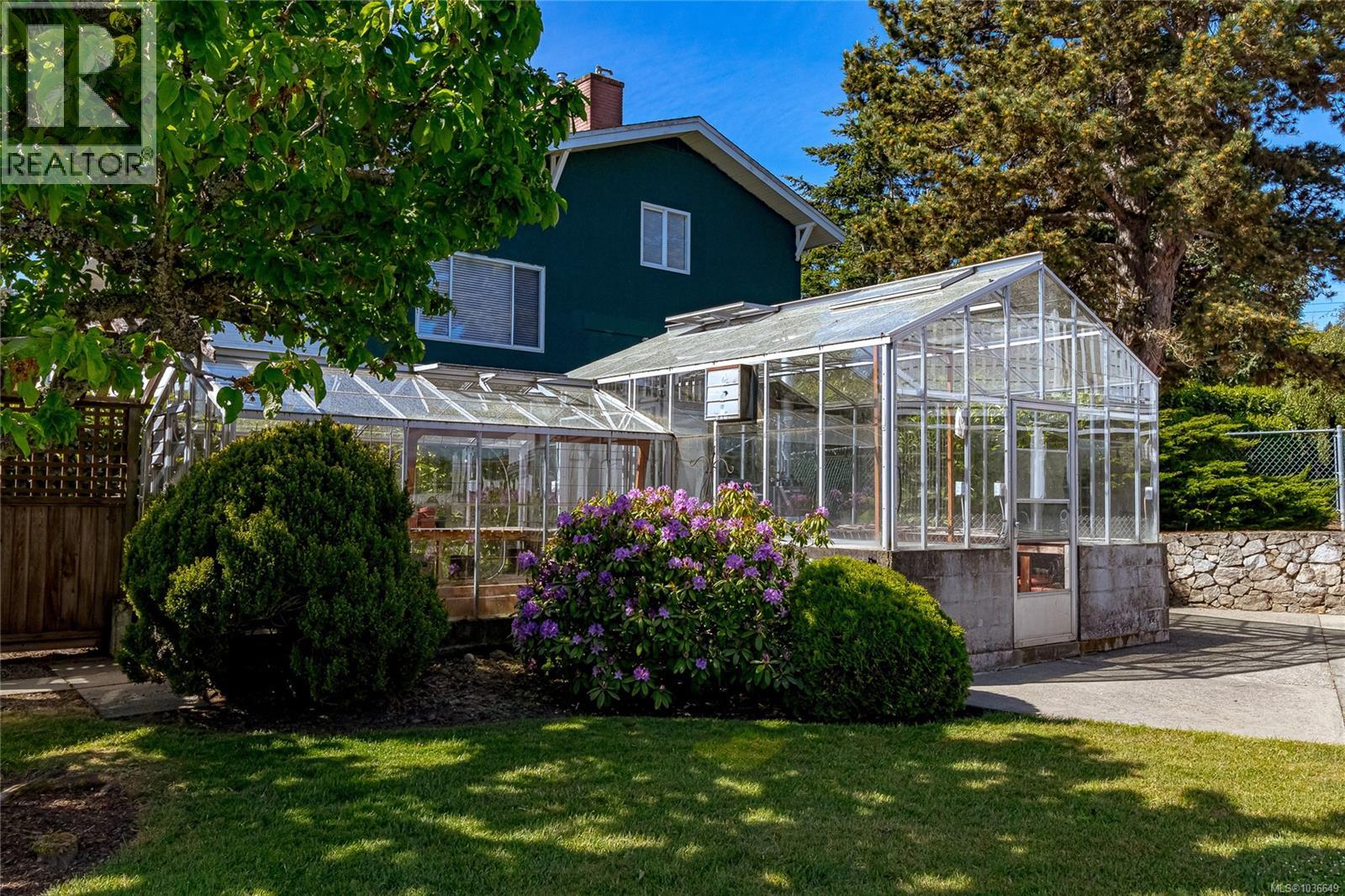  8705 Ebor Terrace, North Saanich