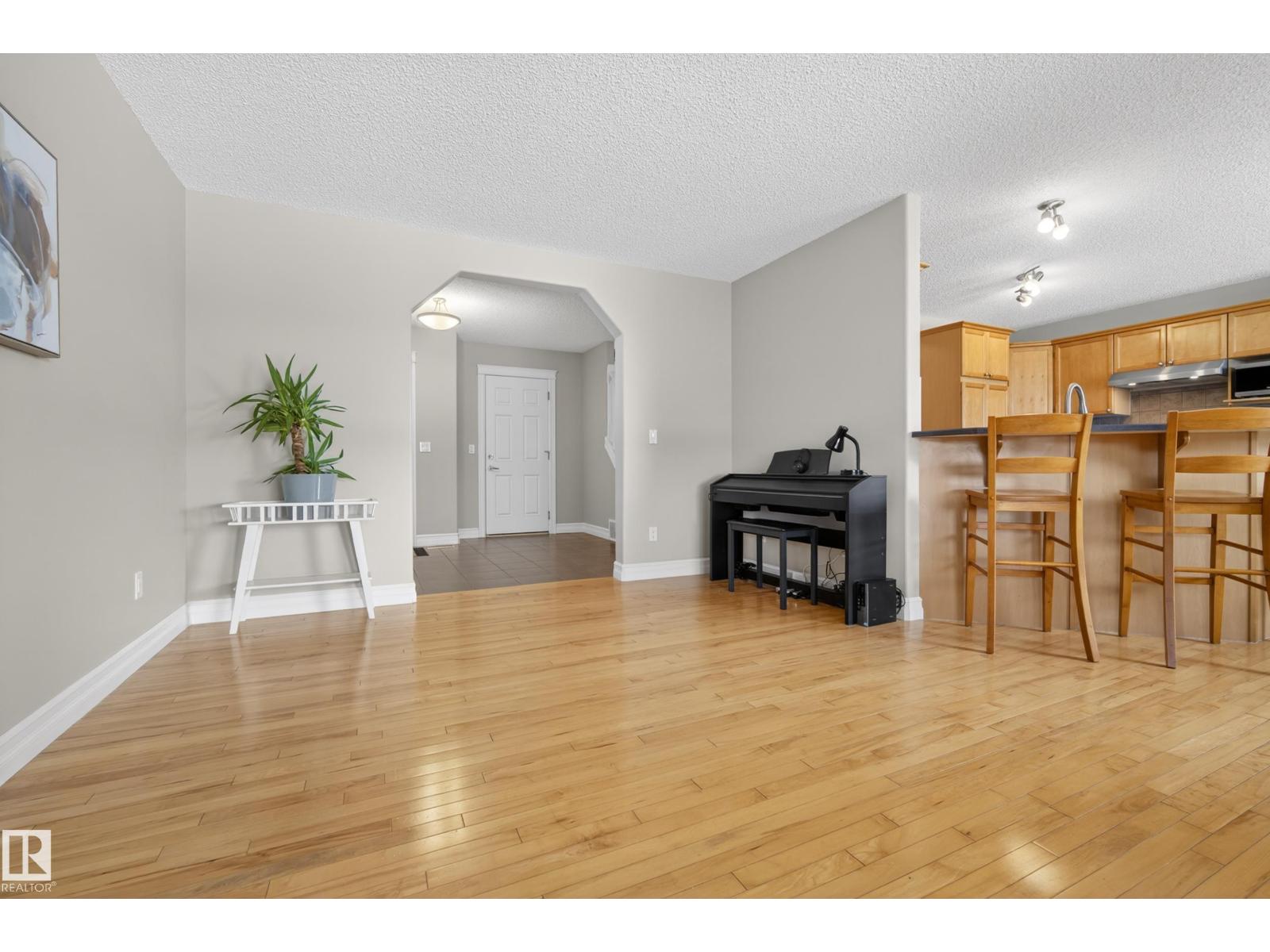2012 126 ST SW, Edmonton