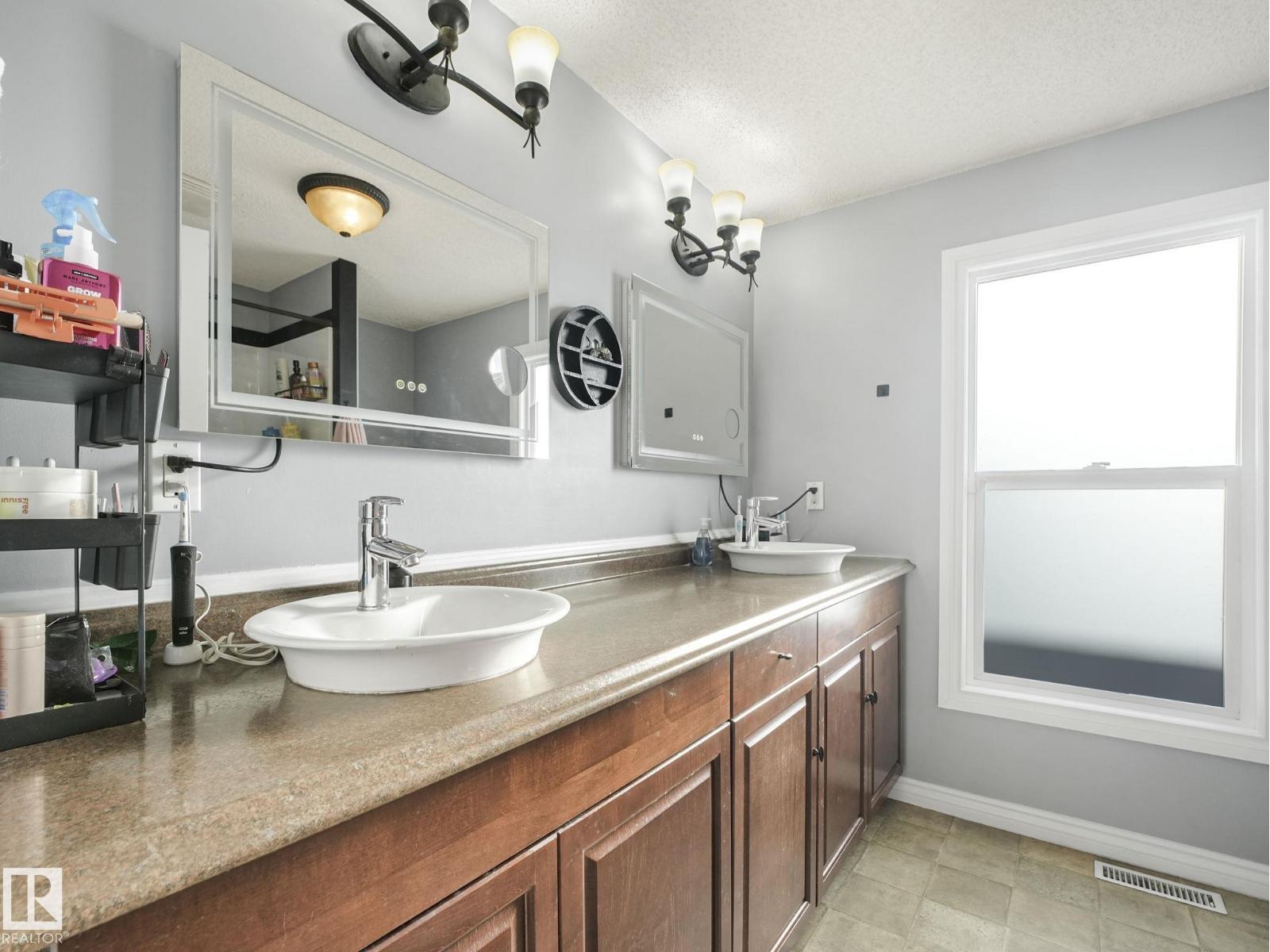 429 Westview CL NW, Edmonton