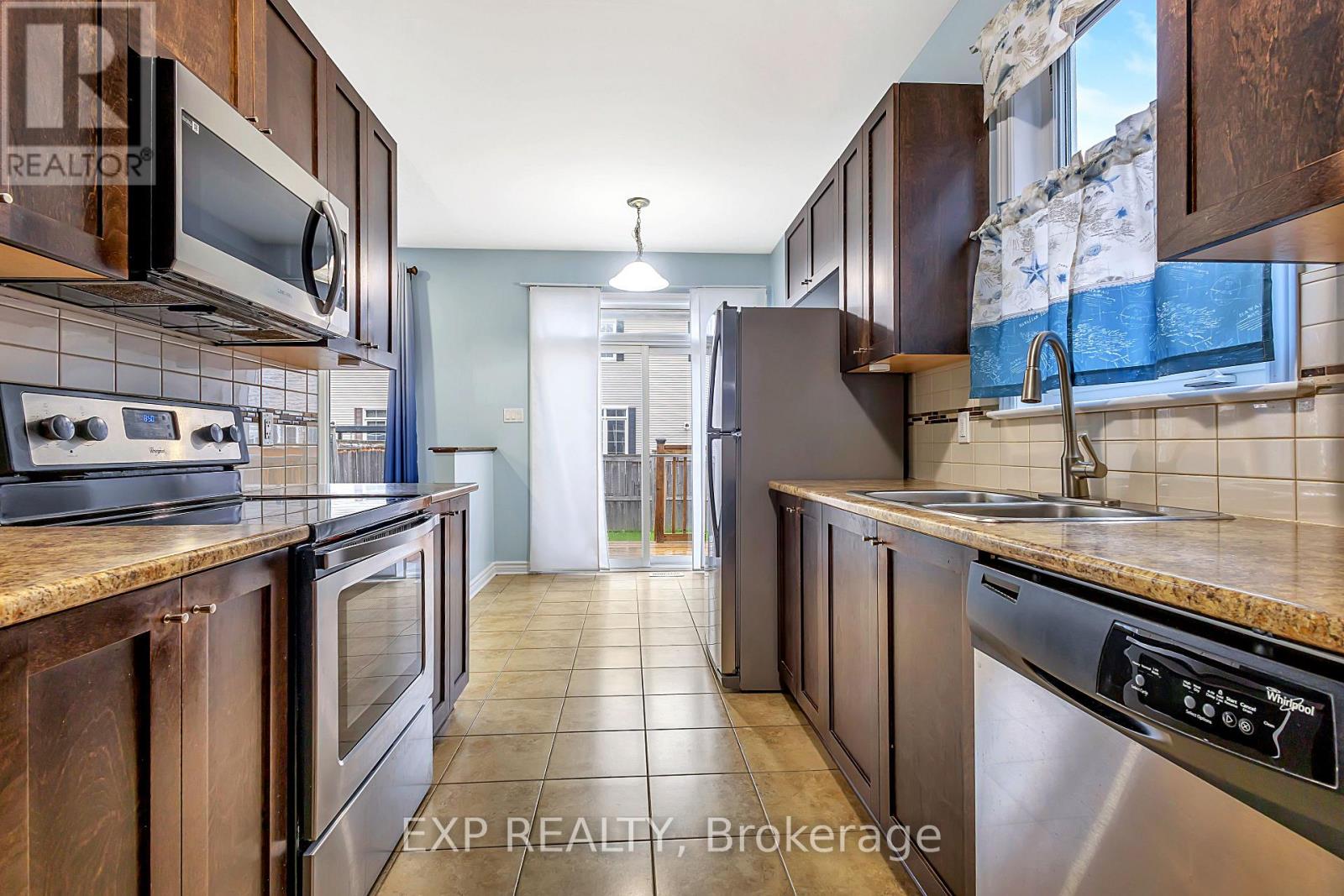 635 MOORPARK AVENUE - 12