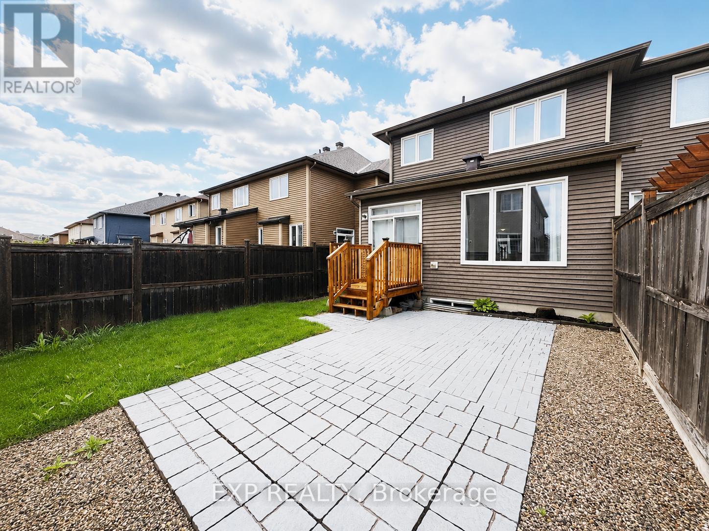 635 MOORPARK AVENUE - 33