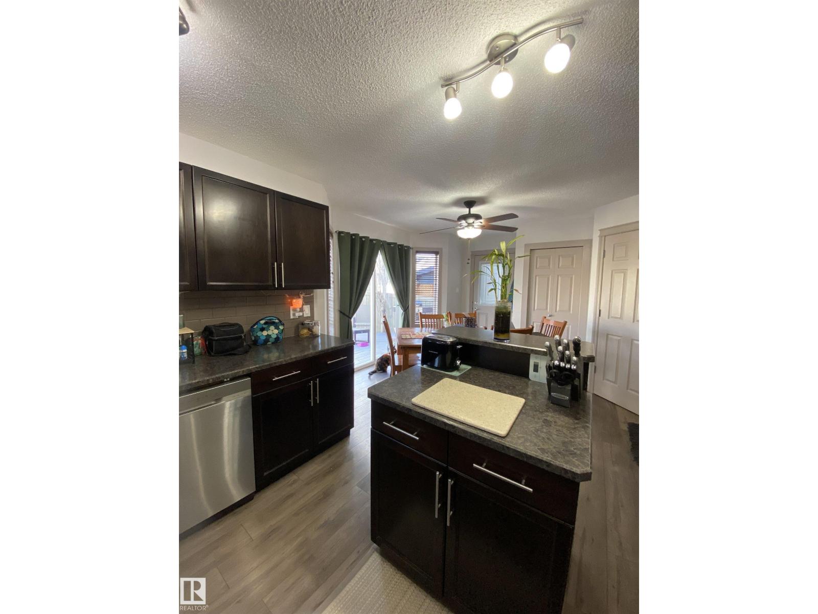 1151 37 AV NW NW, Edmonton