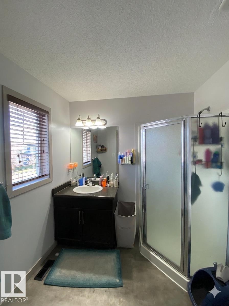 1151 37 AV NW NW, Edmonton