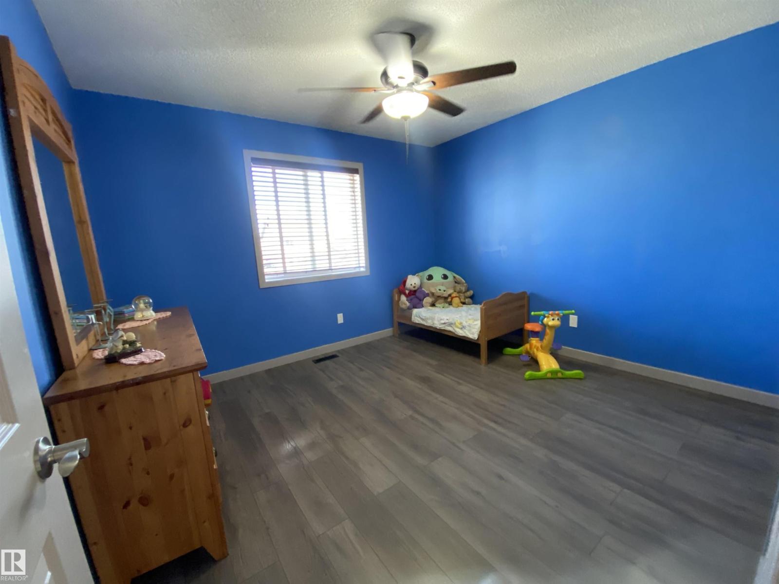 1151 37 AV NW NW, Edmonton