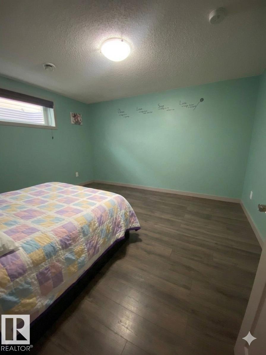1151 37 AV NW NW, Edmonton