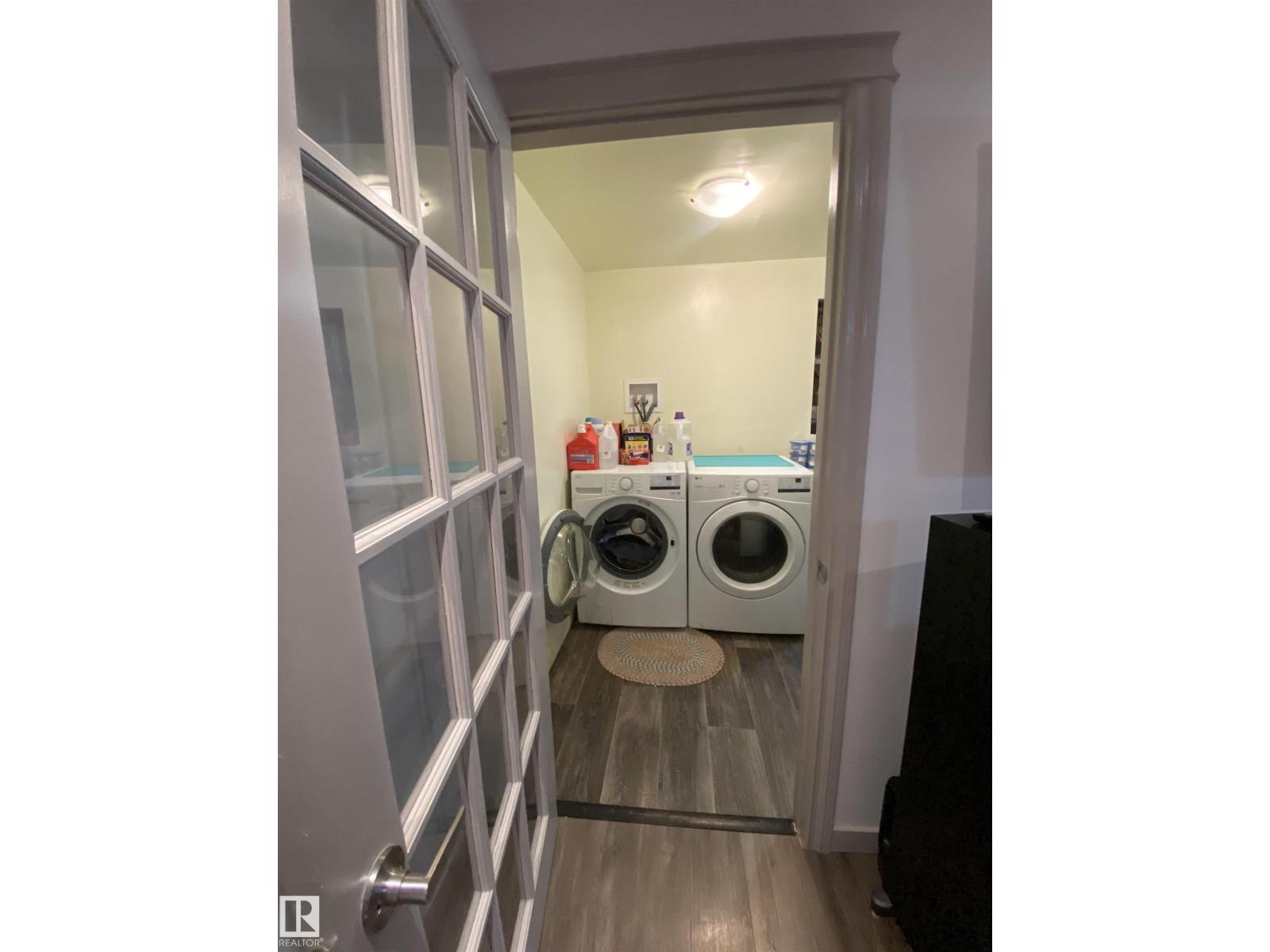 1151 37 AV NW NW, Edmonton