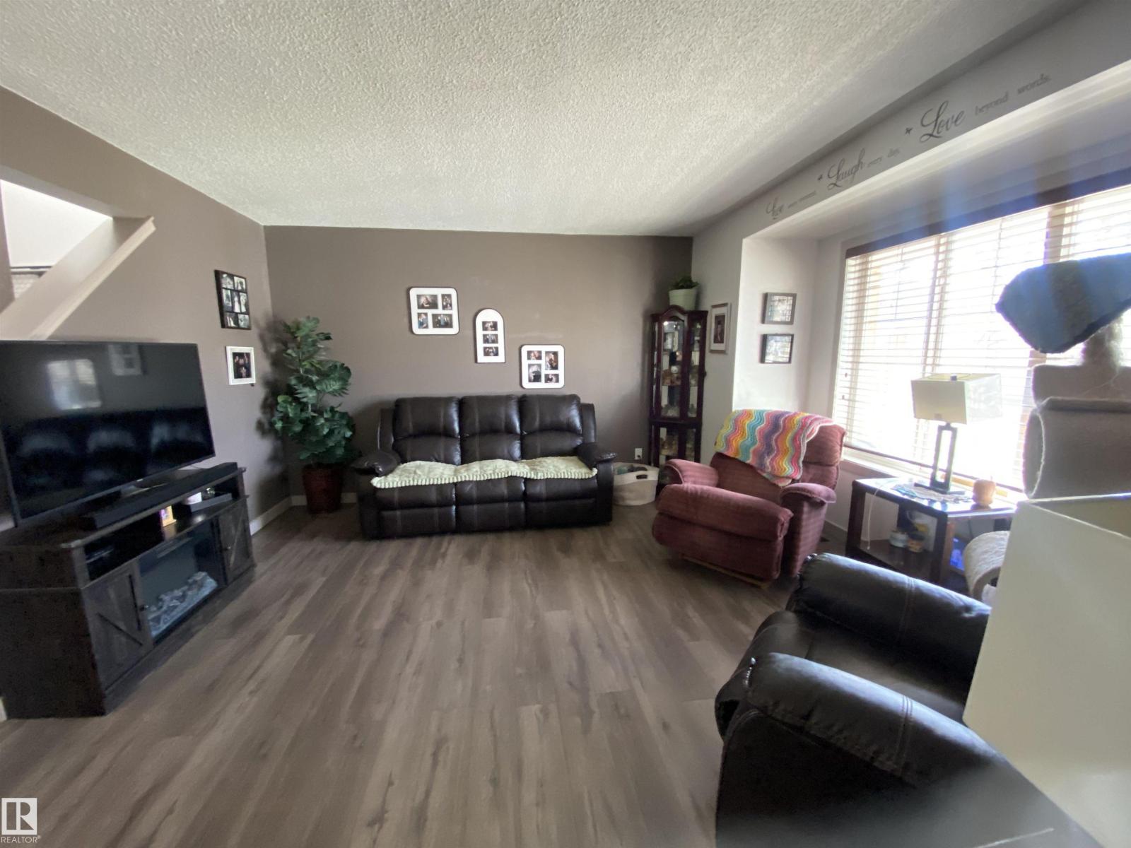 1151 37 AV NW NW, Edmonton