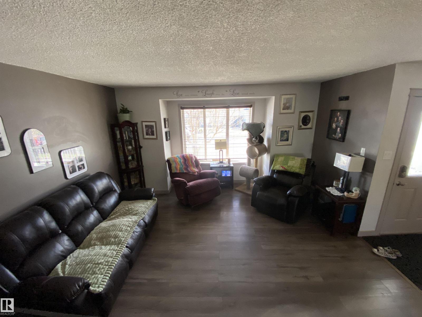 1151 37 AV NW NW, Edmonton