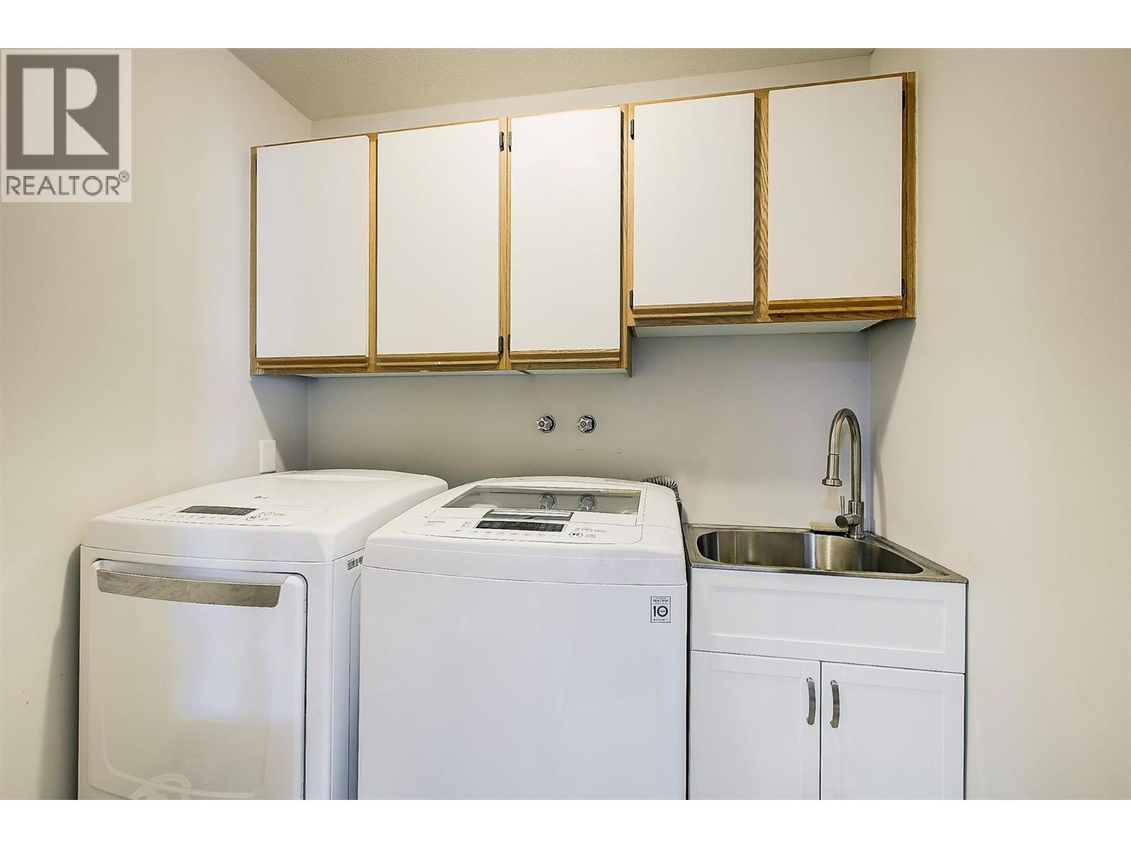  573 Spruceview Place North, Kelowna