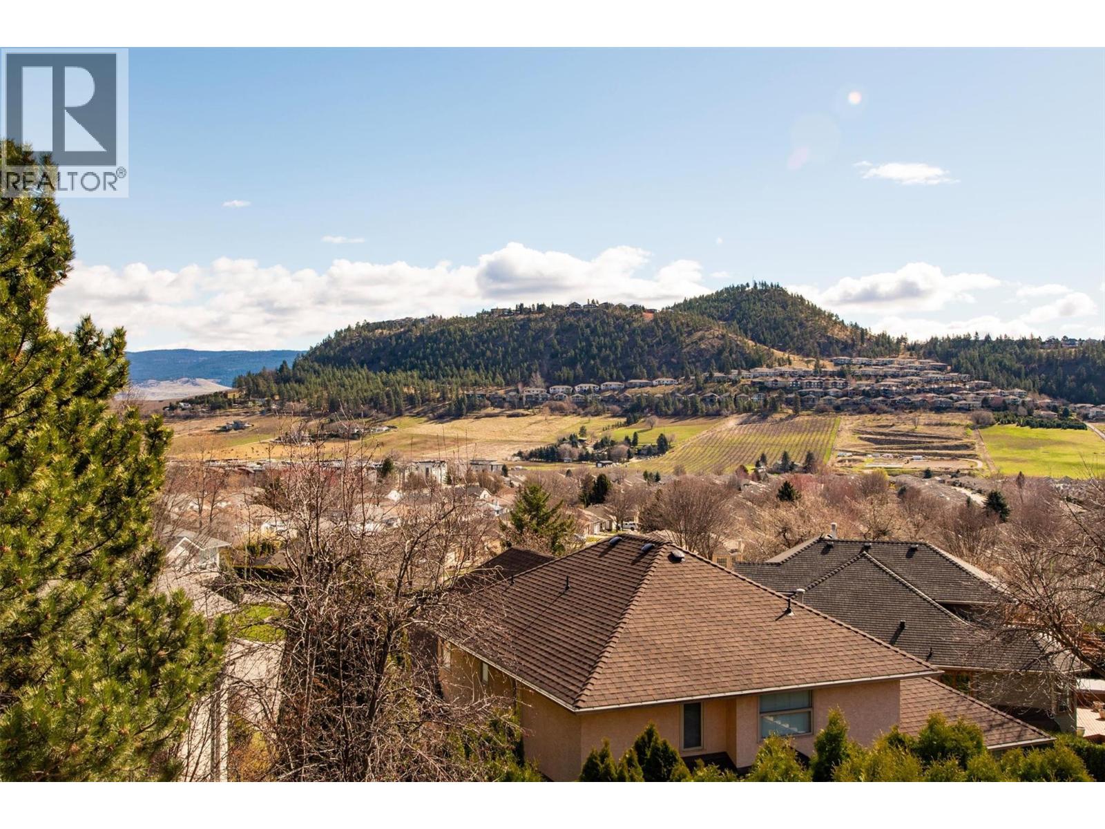 573 Spruceview Place N - 22