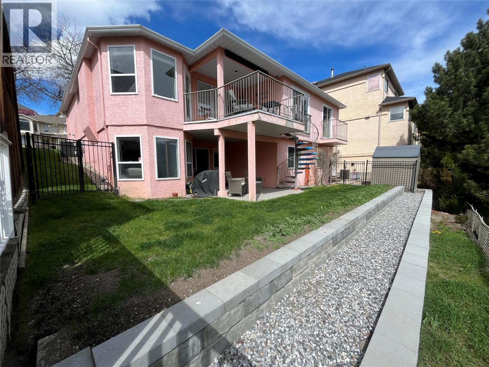 573 Spruceview Place N - 3