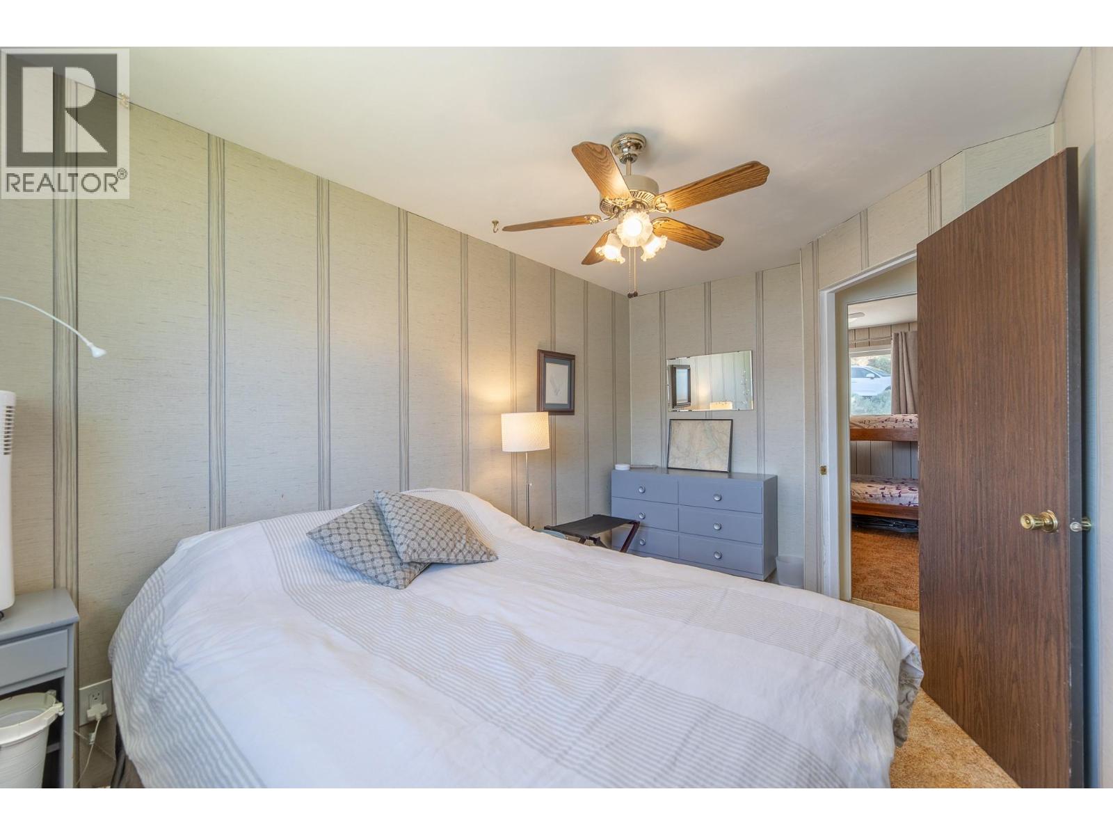 475 North Beach Road, Summerland