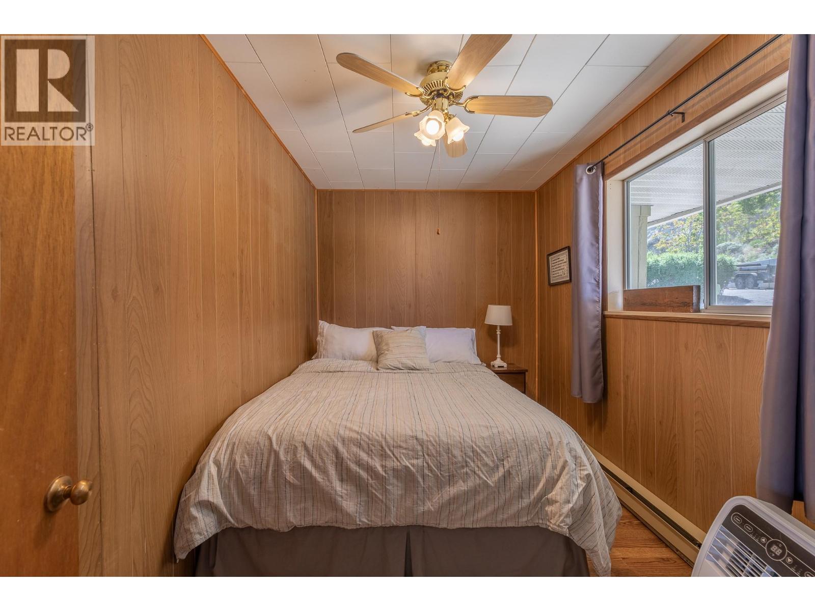 475 North Beach Road, Summerland