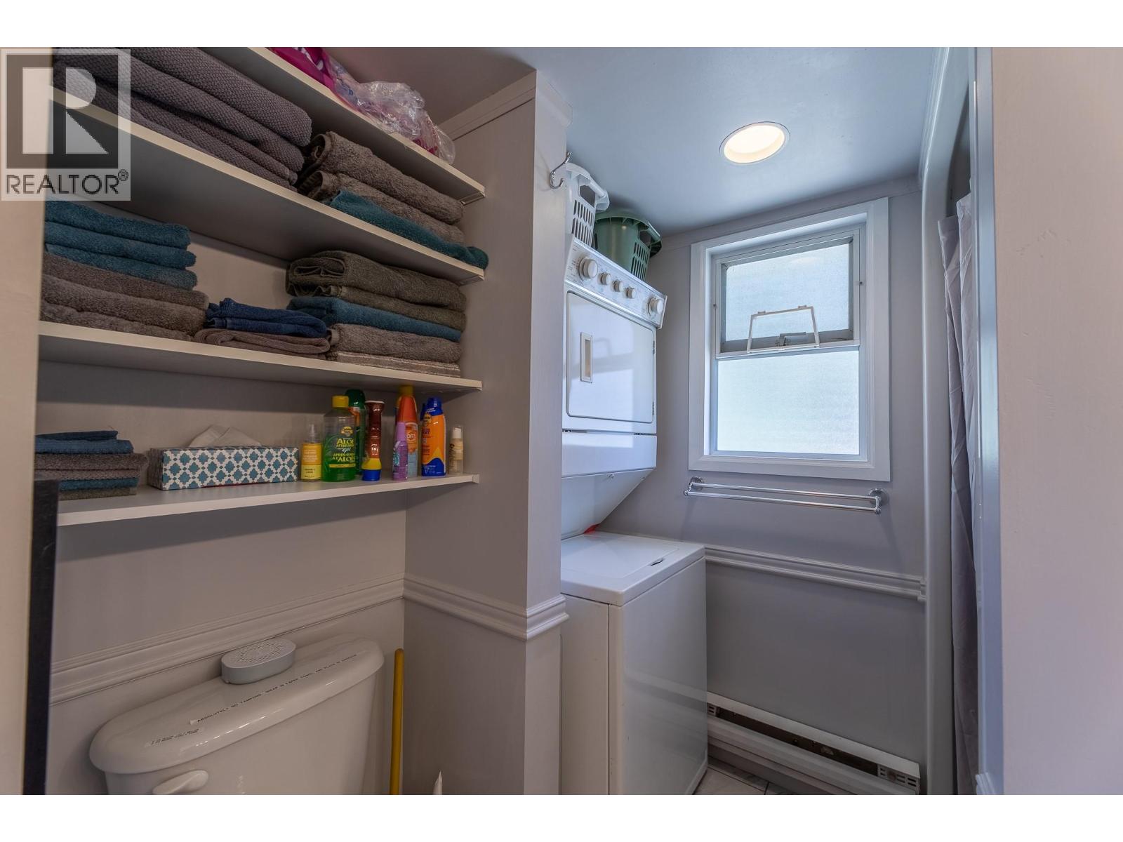 475 North Beach Road, Summerland