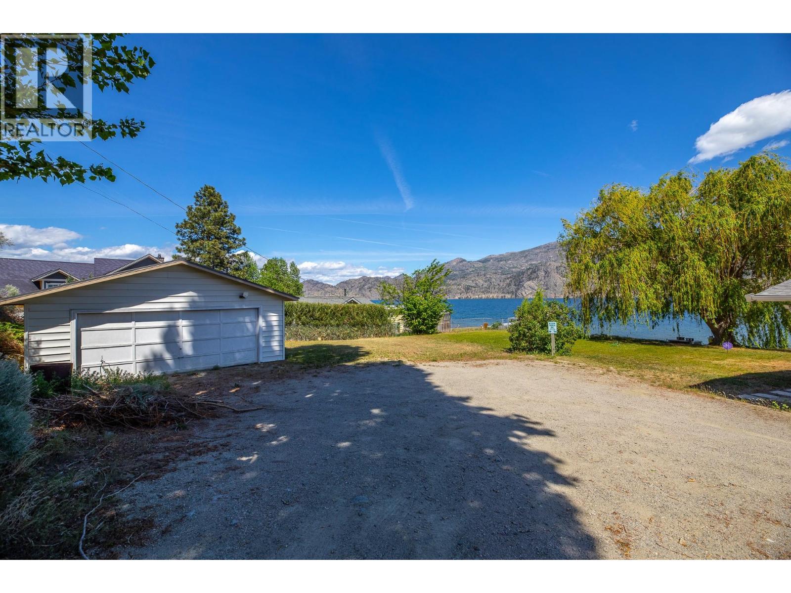 475 North Beach Road, Summerland