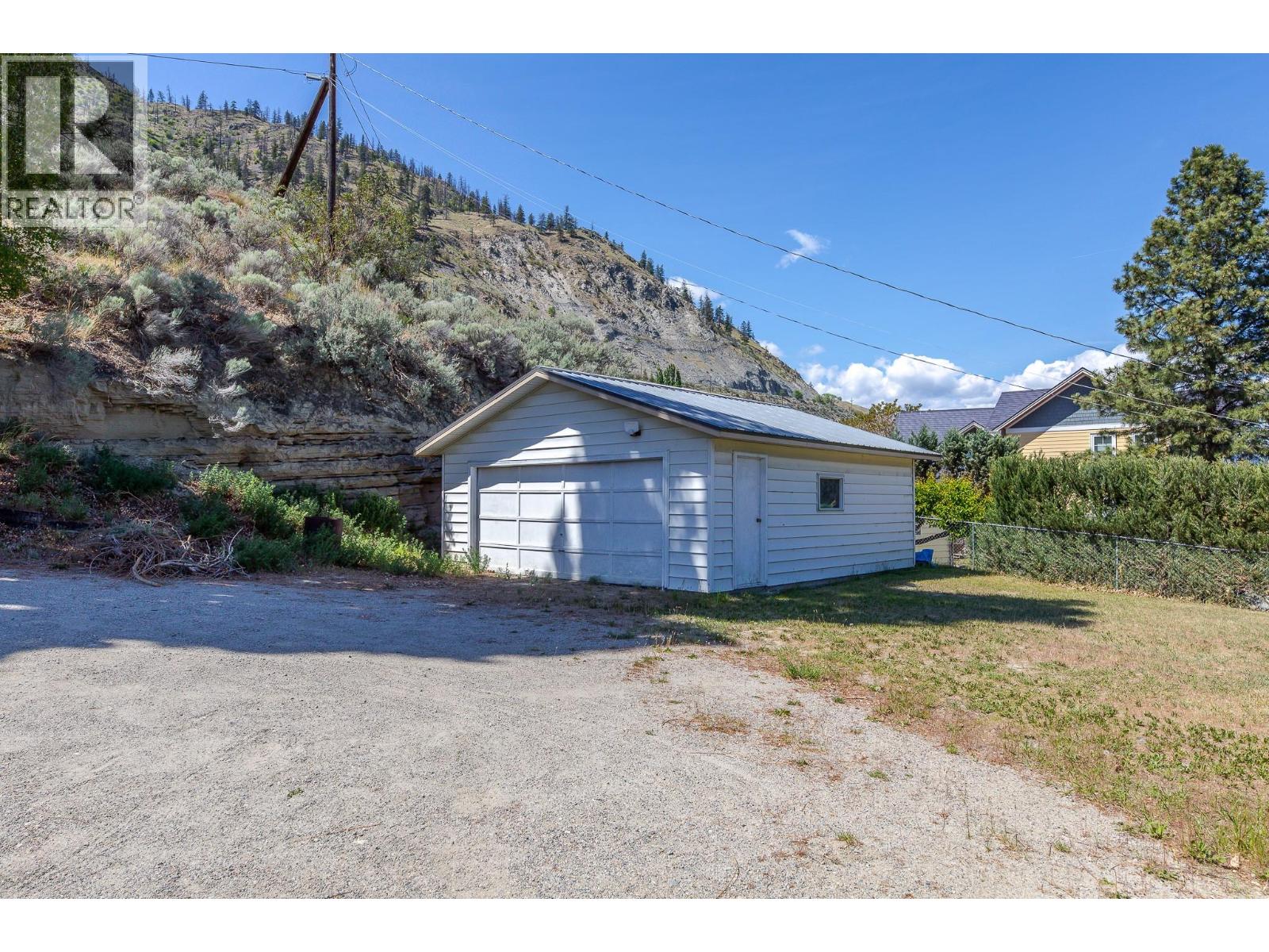 475 North Beach Road, Summerland