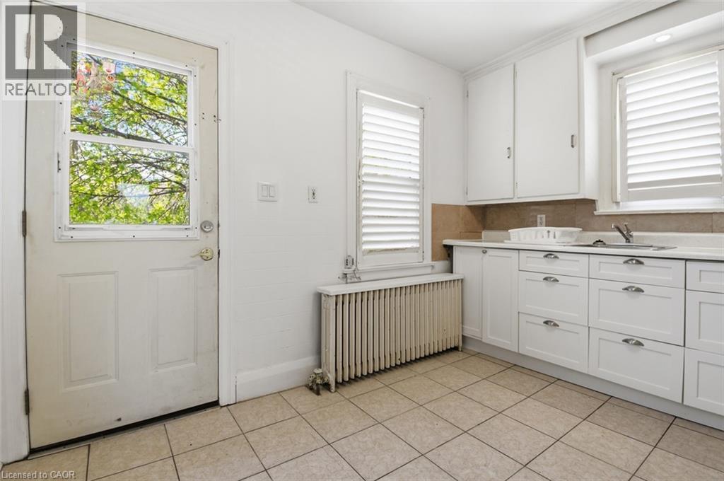 256 LINCOLN Street - 23