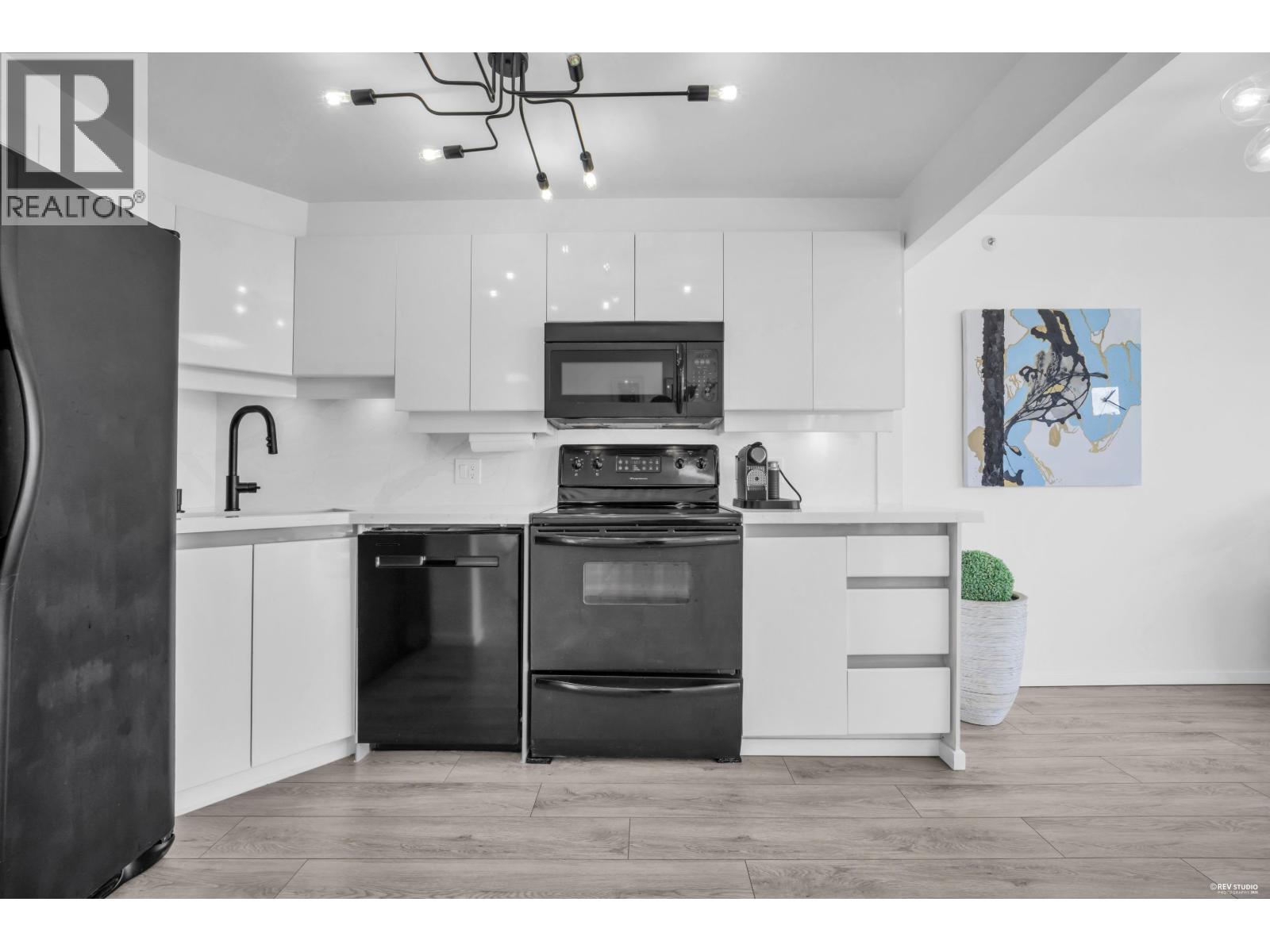 2 Bed, 2 Bath House for Sale in Vancouver – 2802 930 CAMBIE STREET, Vancouver – MLS# R3123550 - Image 16