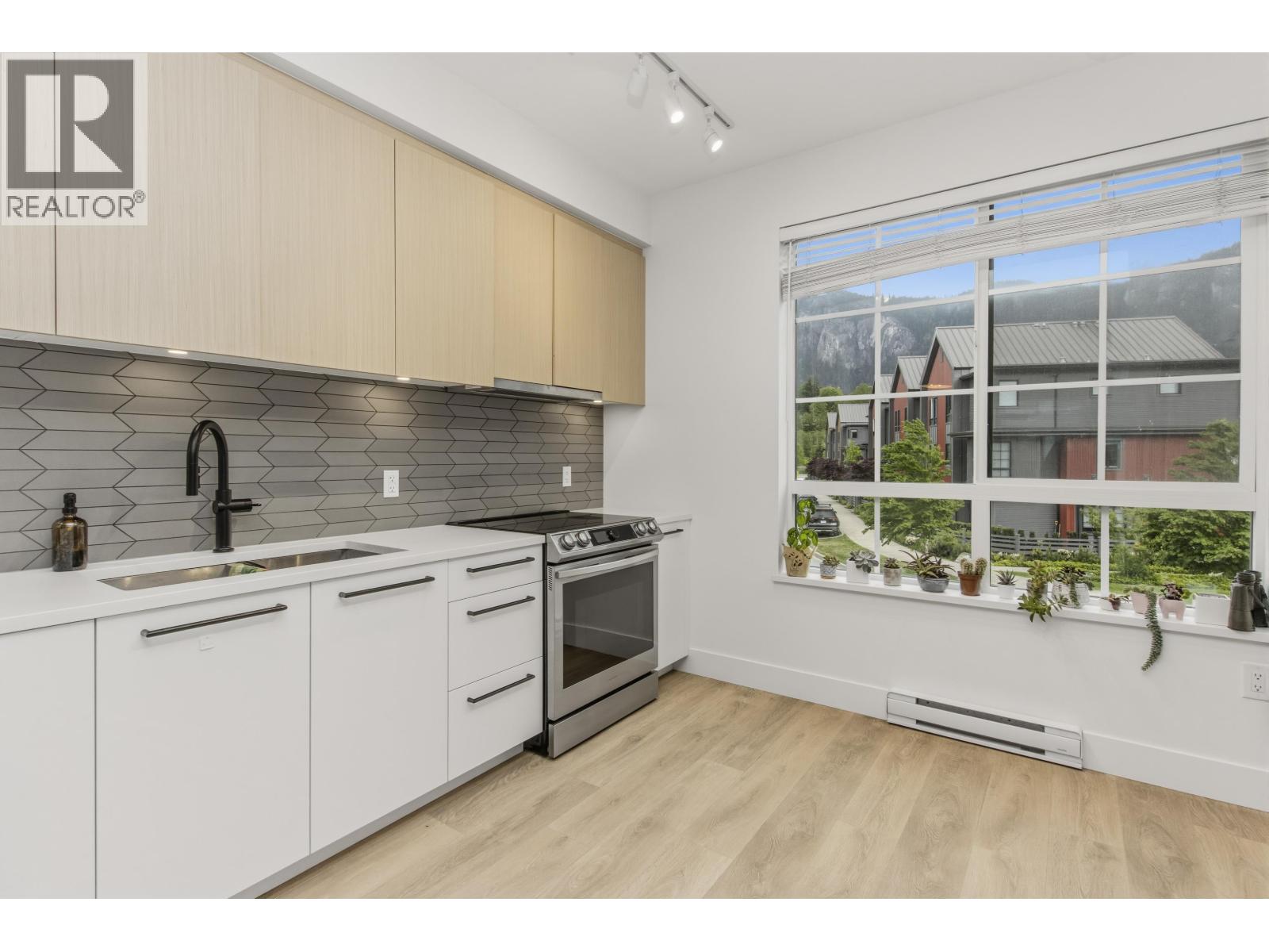 38046 KEEL WAY, Squamish