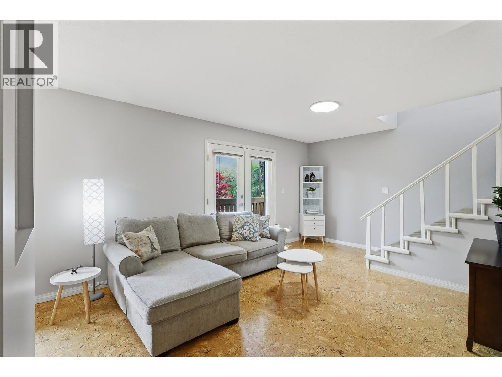 1127 Columbia Street - 11