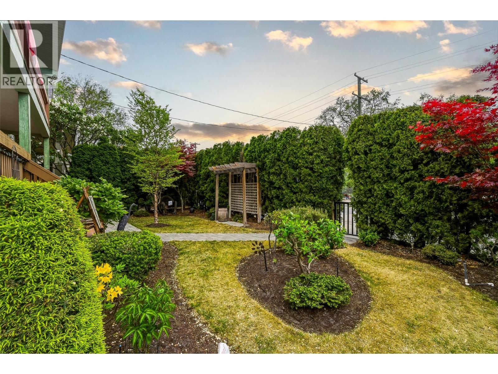 1127 Columbia Street - 4