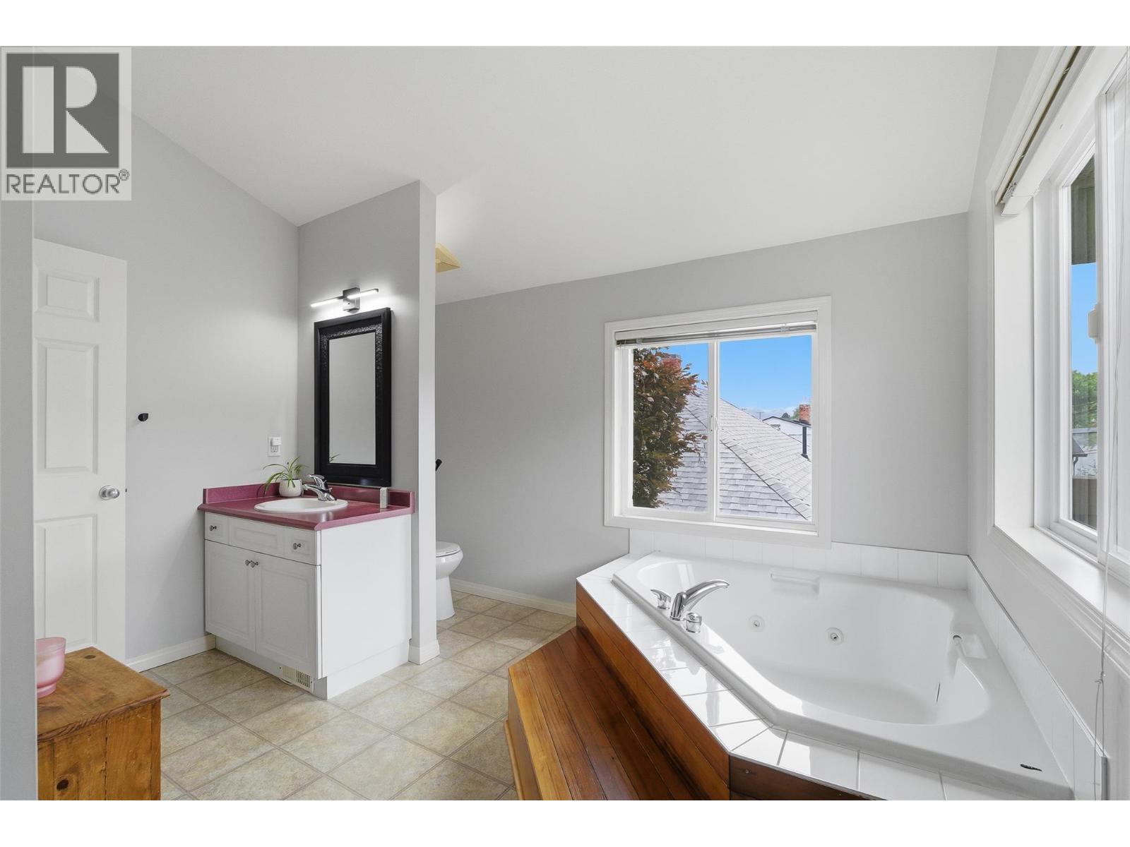1127 Columbia Street - 37