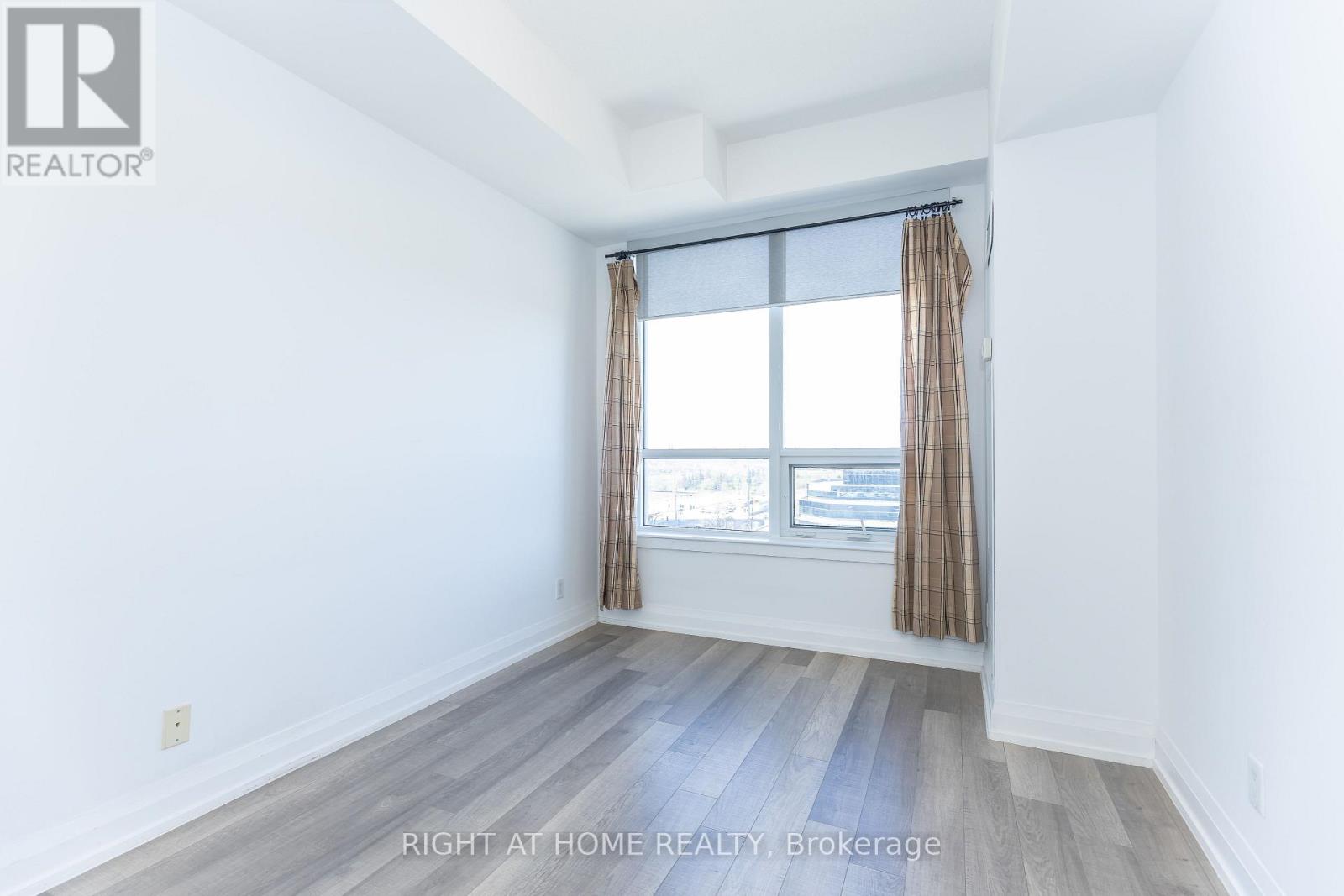 #1021 370 HIGHWAY 7 E - 27