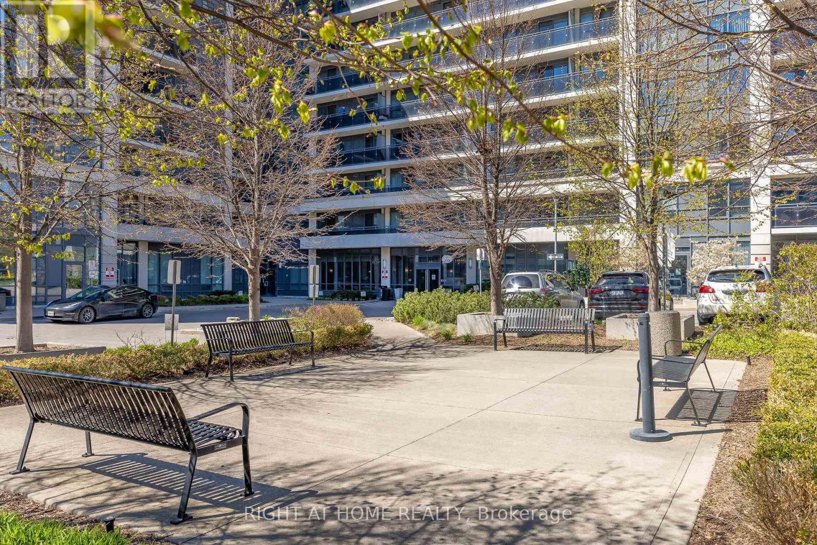 #1021 370 HIGHWAY 7 E - 4