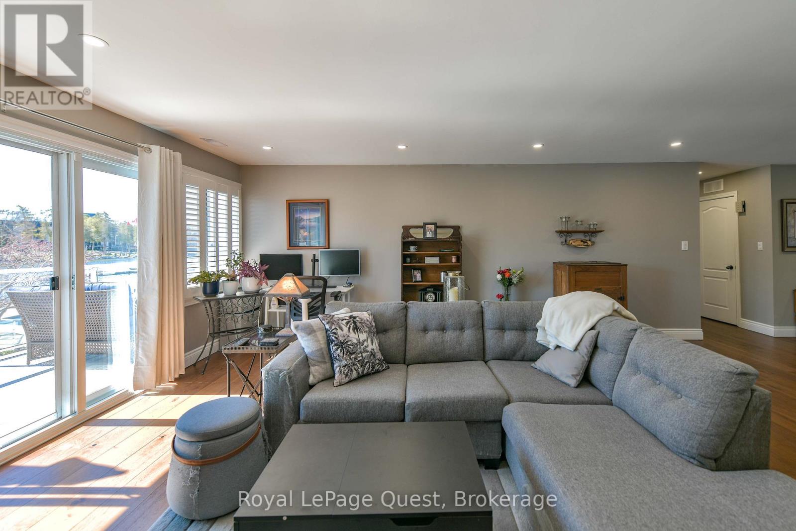 #202 585 ATHERLEY ROAD - 12