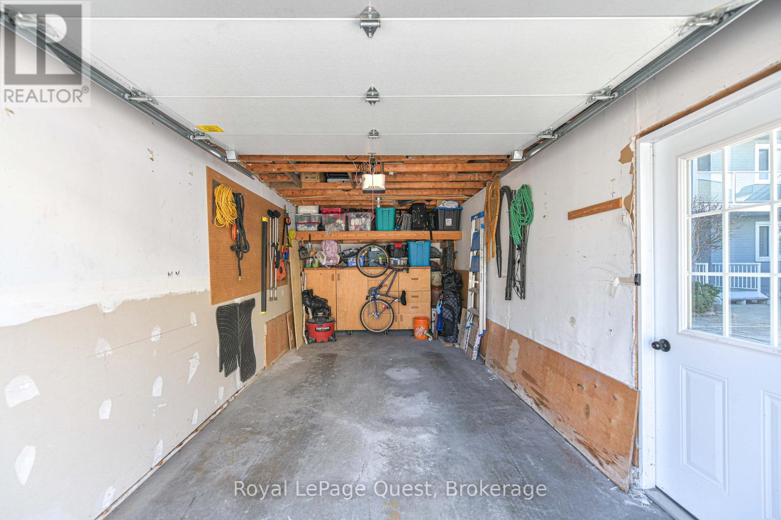 #202 585 ATHERLEY ROAD - 28