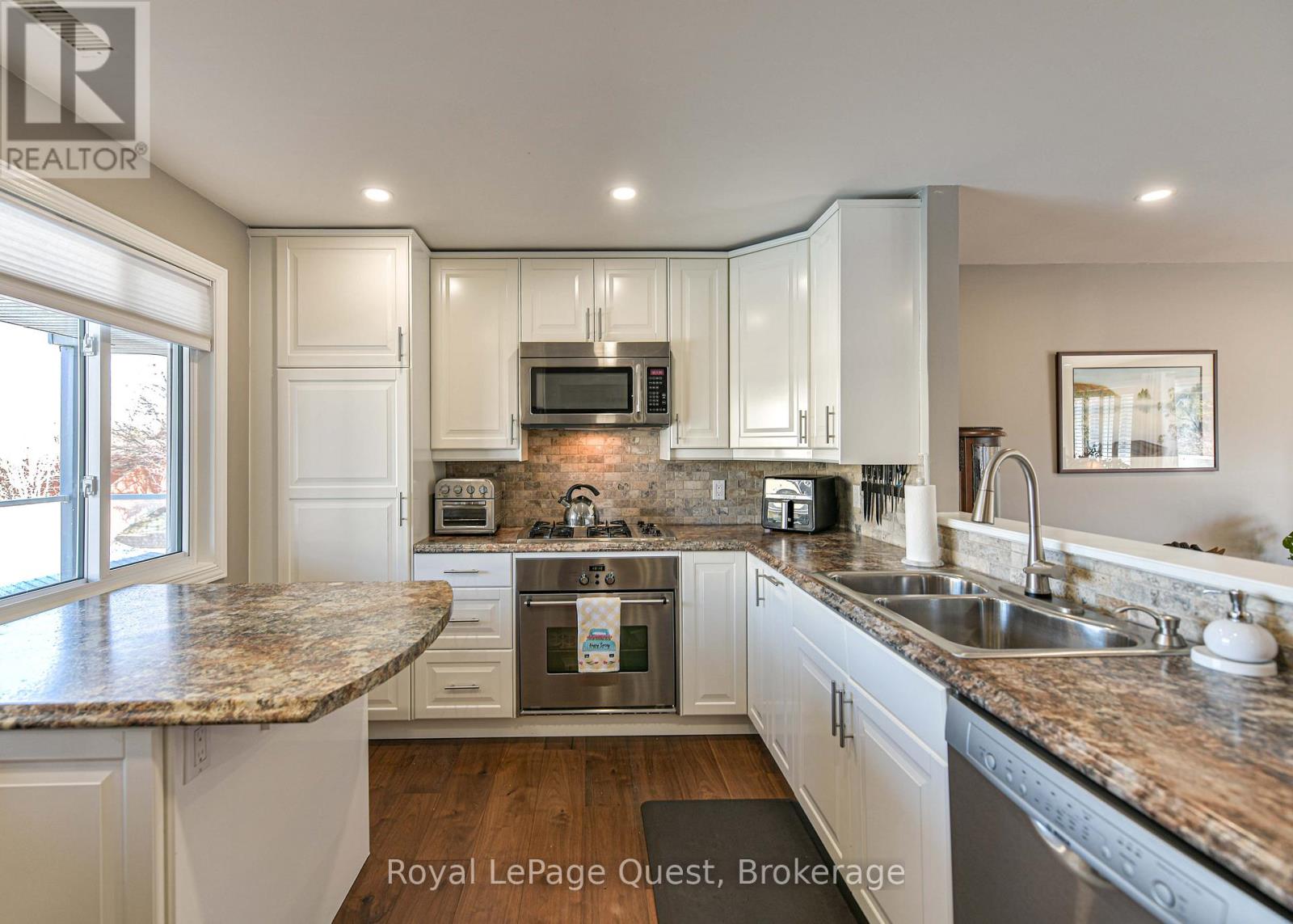 #202 585 ATHERLEY ROAD - 8