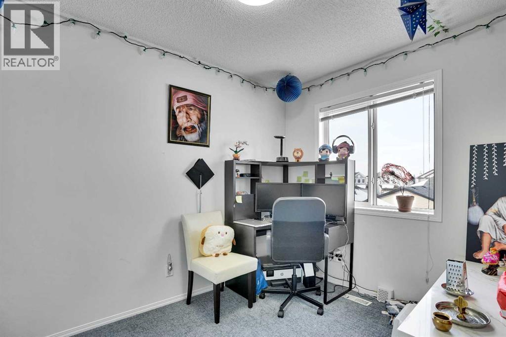 141 Saddlecrest Close NE - 16