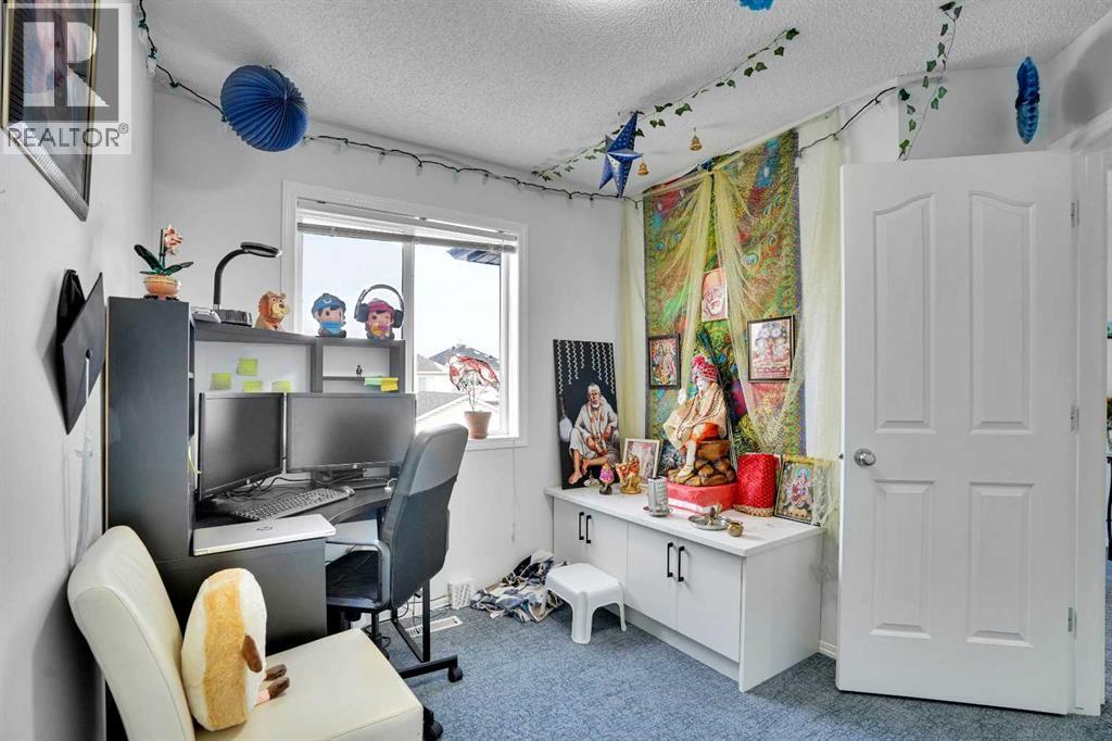 141 Saddlecrest Close NE - 13