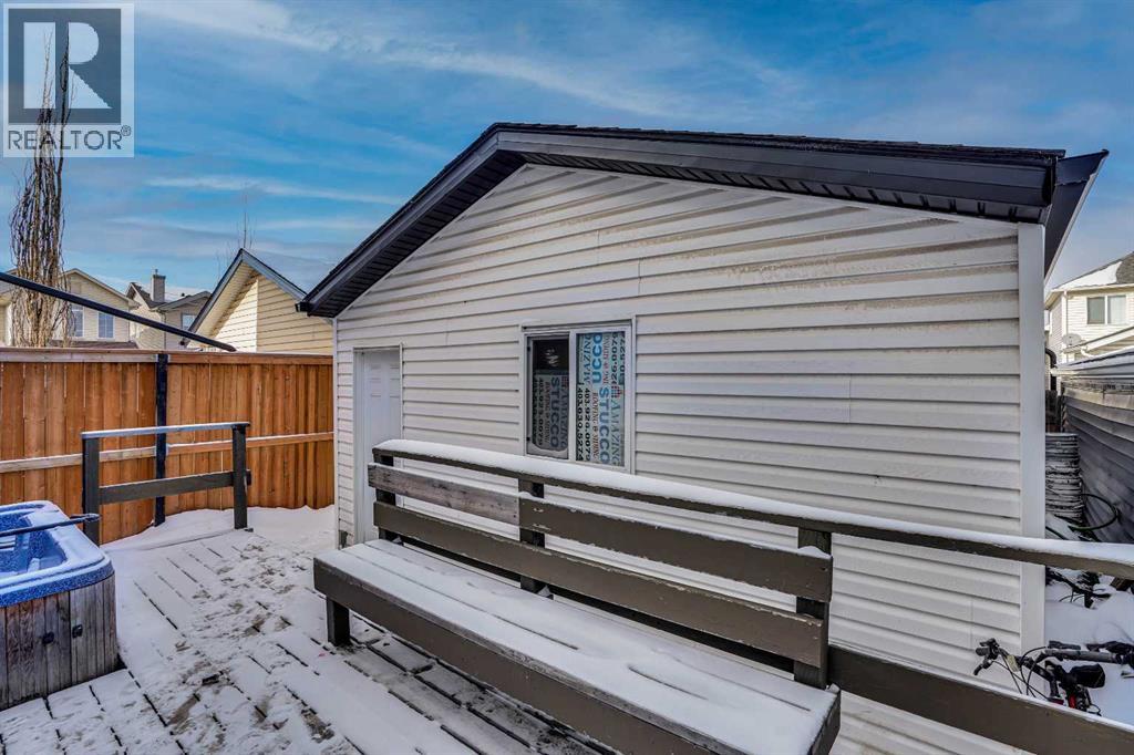 141 Saddlecrest Close NE - 45