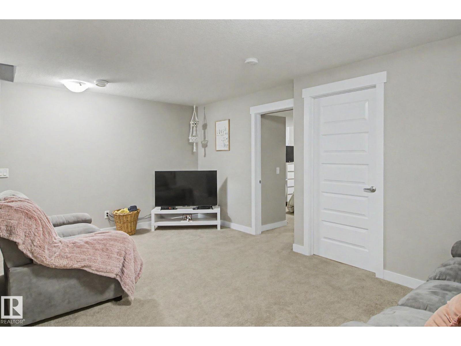 7363 179 AV NW, Edmonton