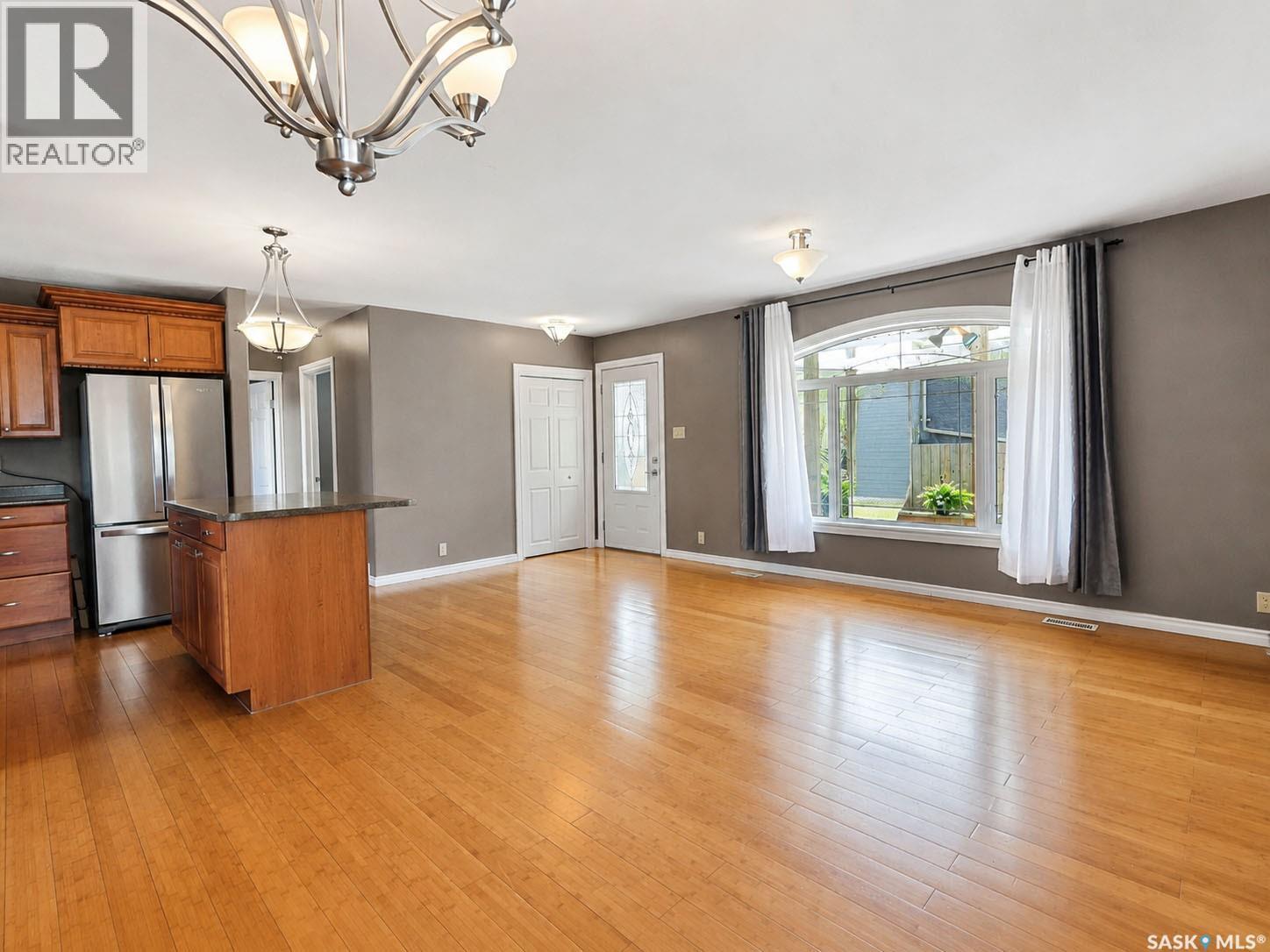 2550 MacDonald AVENUE - 11