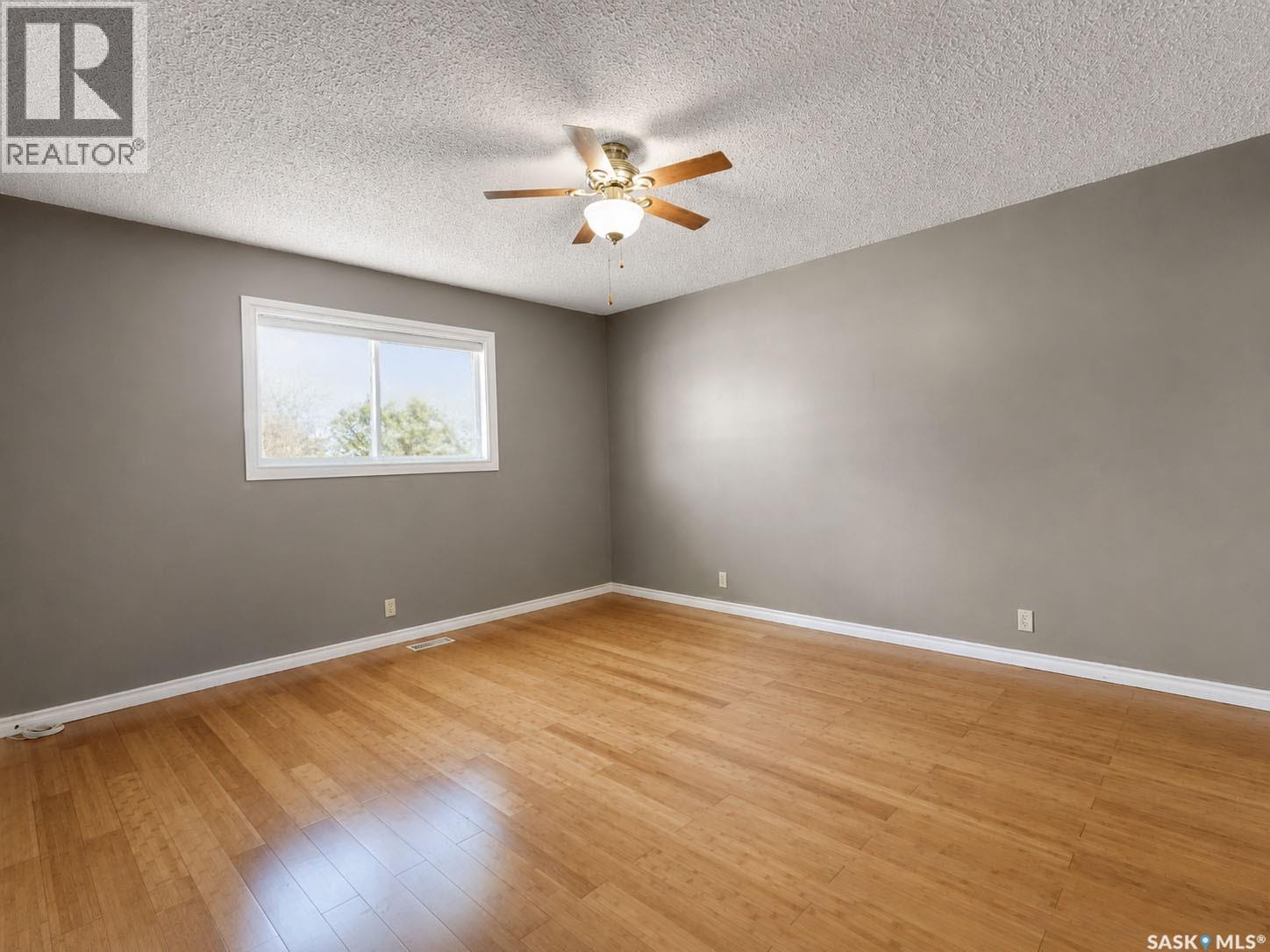 2550 MacDonald AVENUE - 12
