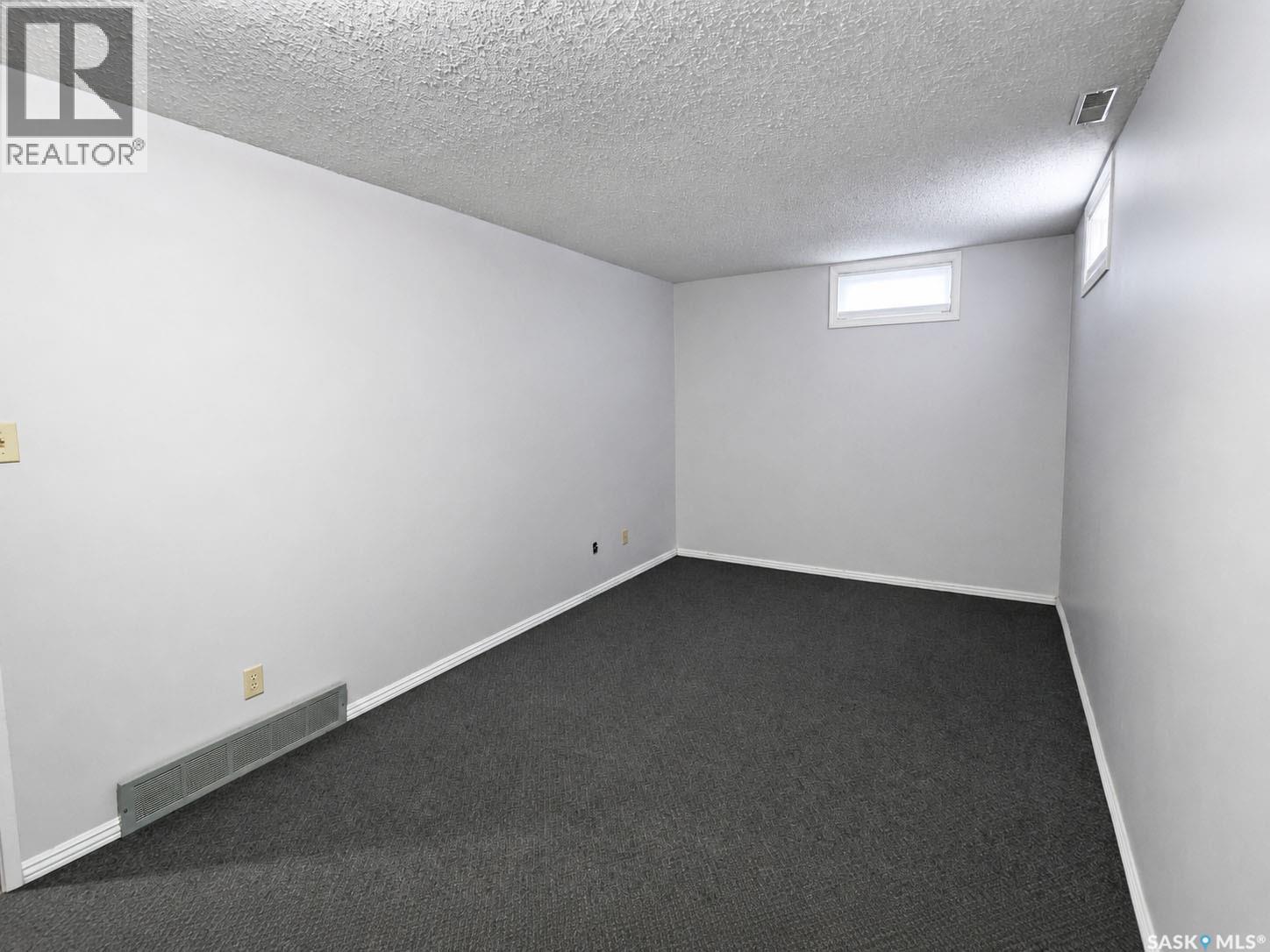 2550 MacDonald AVENUE - 22