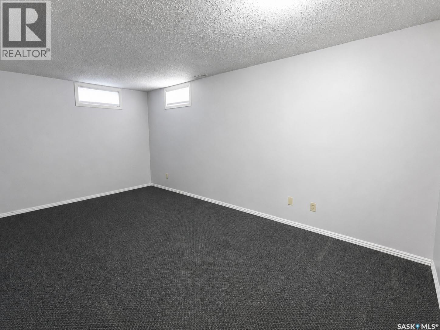 2550 MacDonald AVENUE - 24