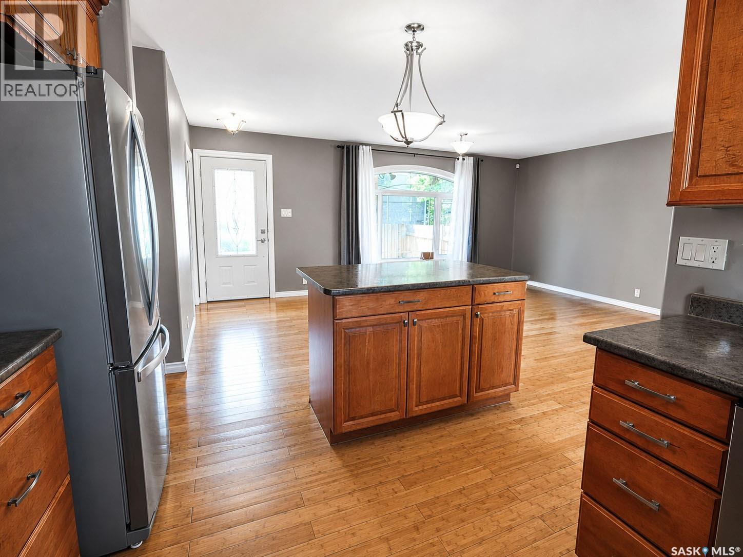 2550 MacDonald AVENUE - 7