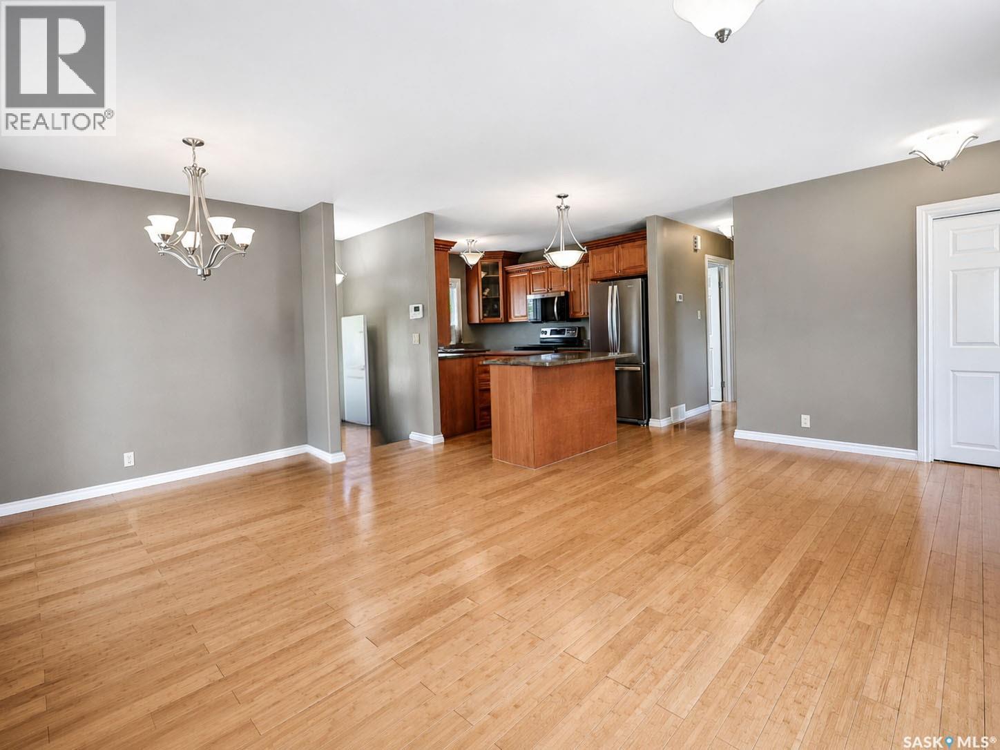 2550 MacDonald AVENUE - 8