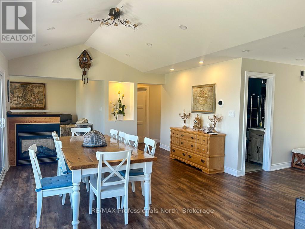 652 ROBEL DRIVE - 10