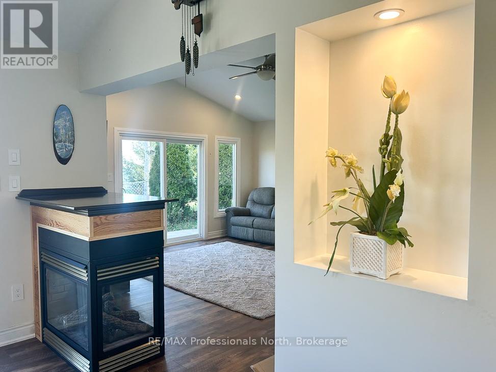 652 ROBEL DRIVE - 13