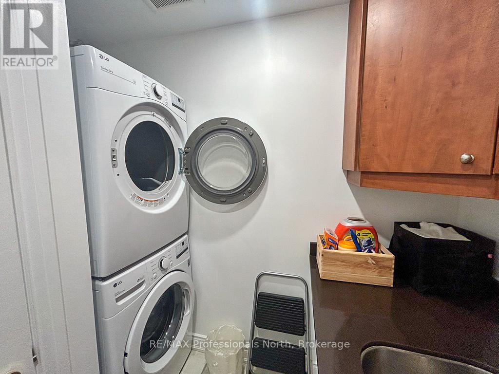 652 ROBEL DRIVE - 22